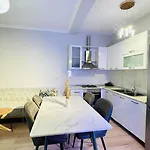 Bllok: Central Cozy Stay, 24/7 Self Check-In