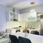 Bllok: Central Cozy Stay, 24/7 Self Check-In