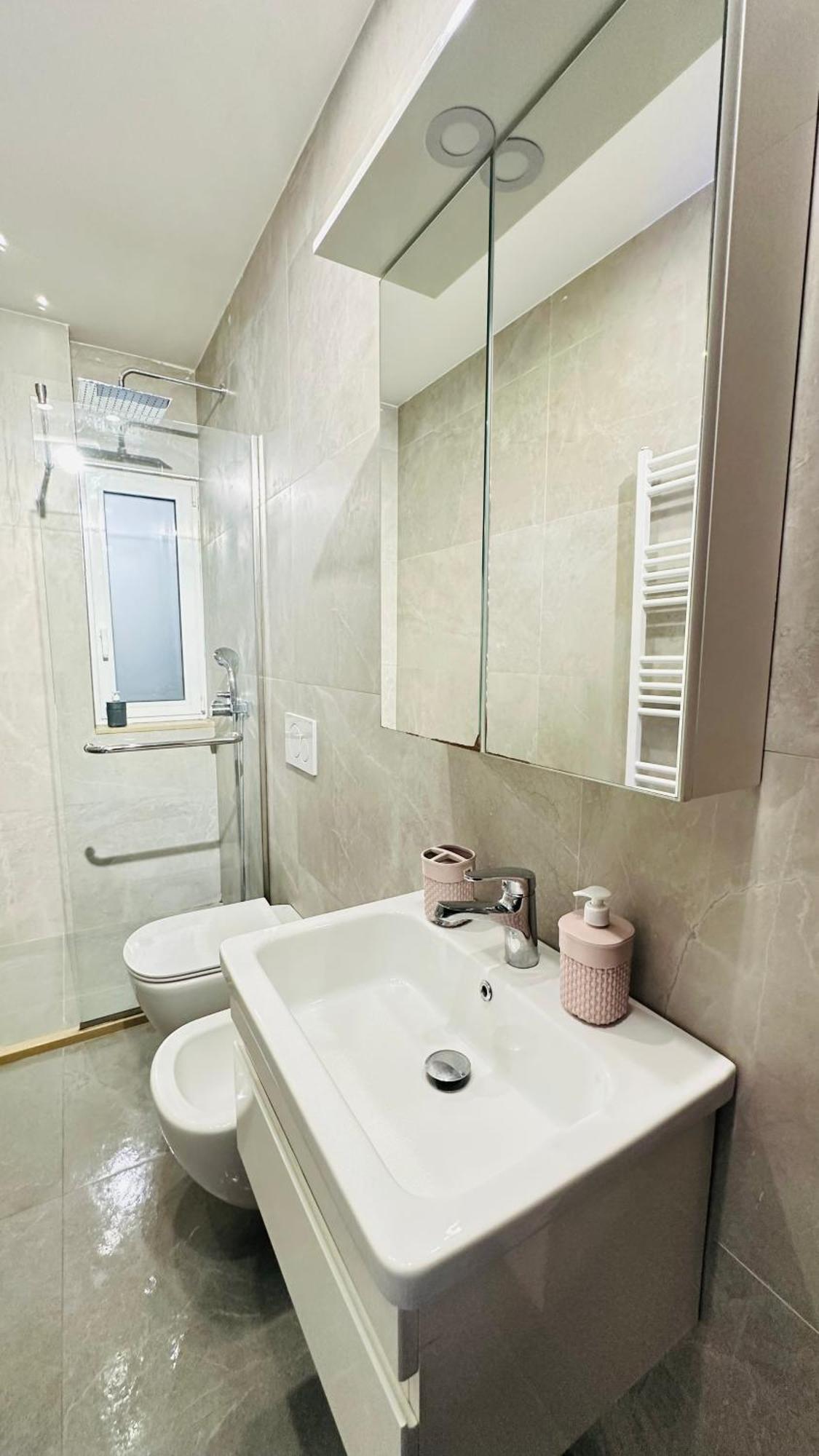 Appartement Bllok: Cozy Stay, 24/7 Self Check-in Tirana
